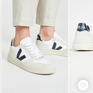 Veja V-10 Sneaker
